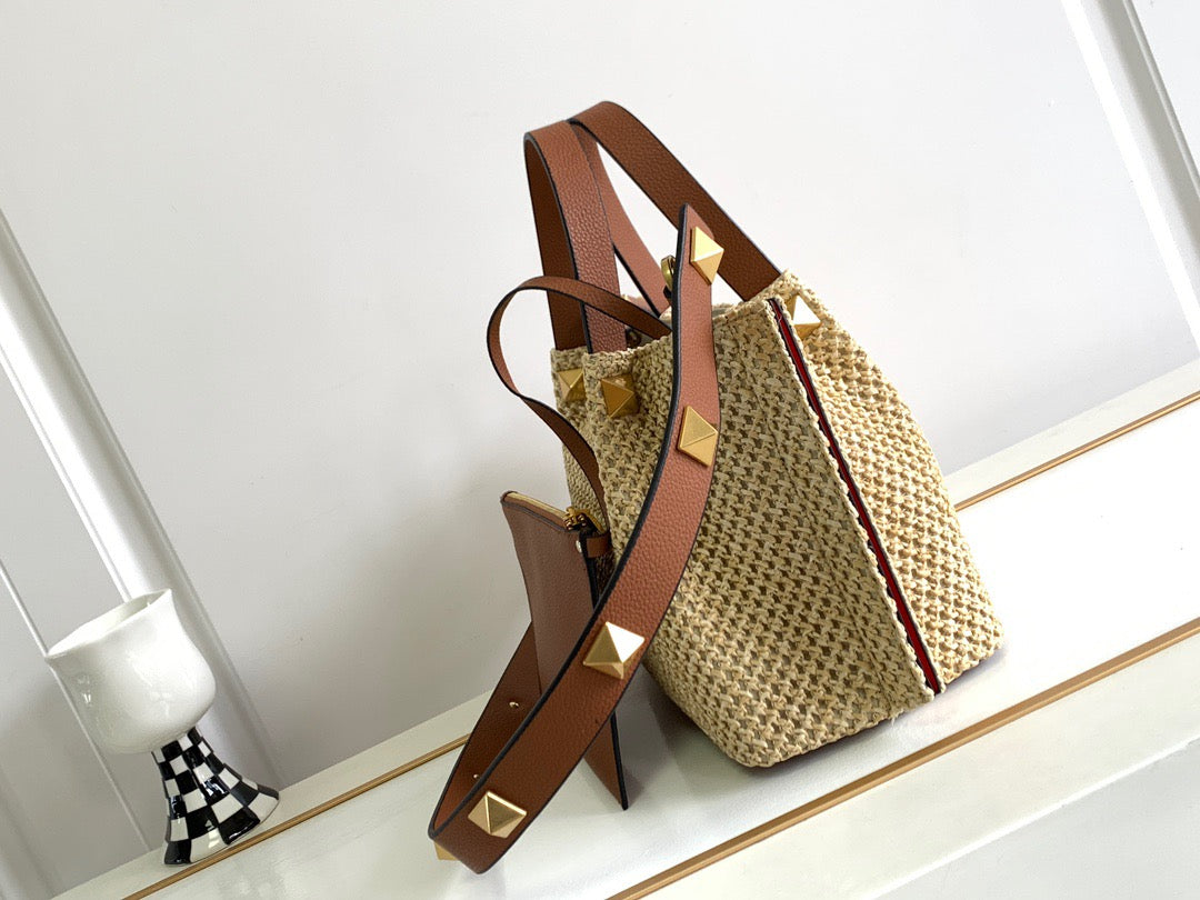 Valentino raffia