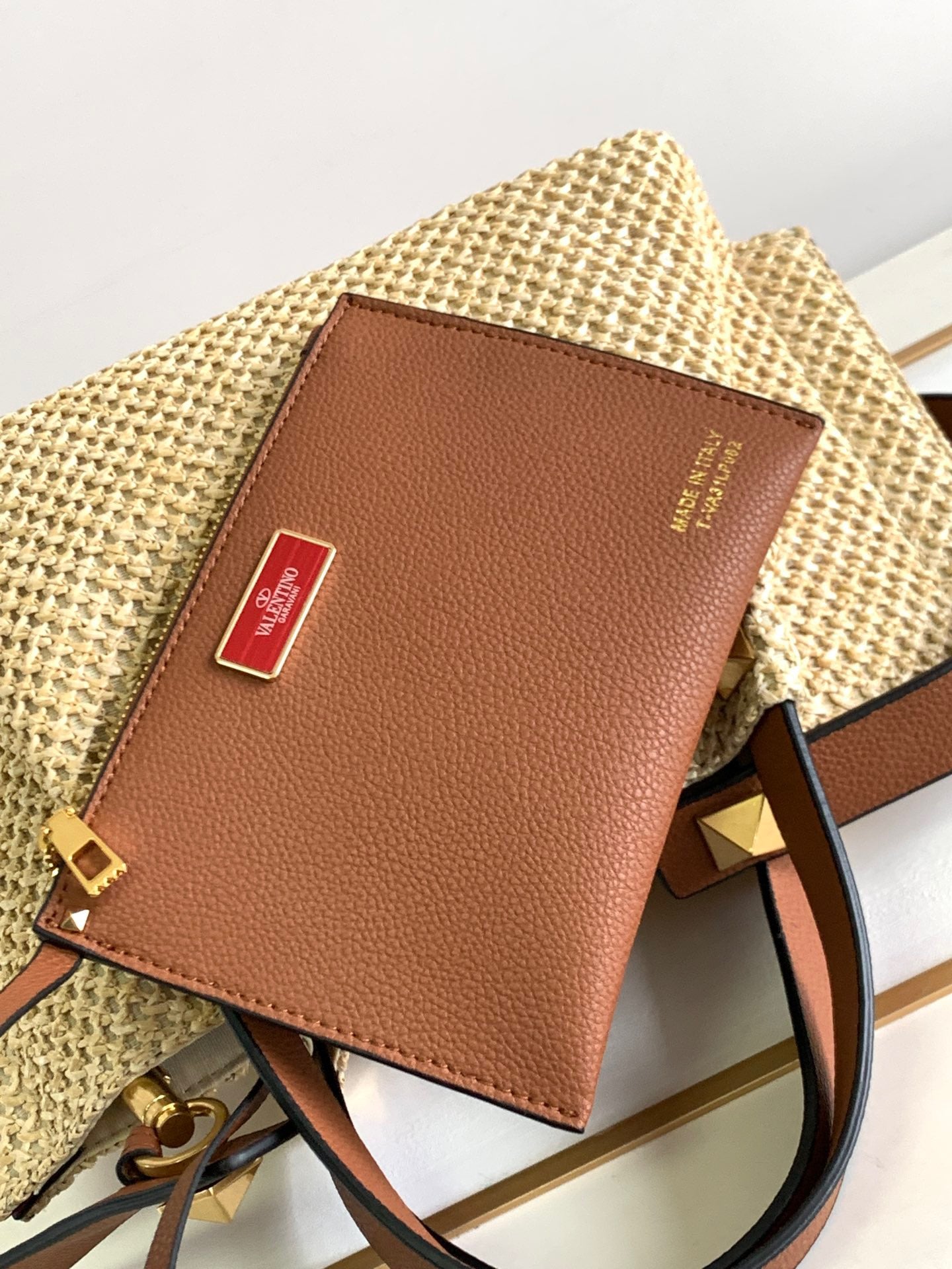 Valentino raffia