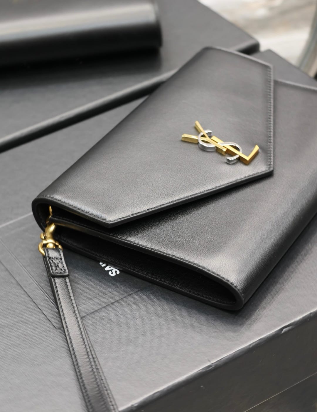 Bolso YSL Flat