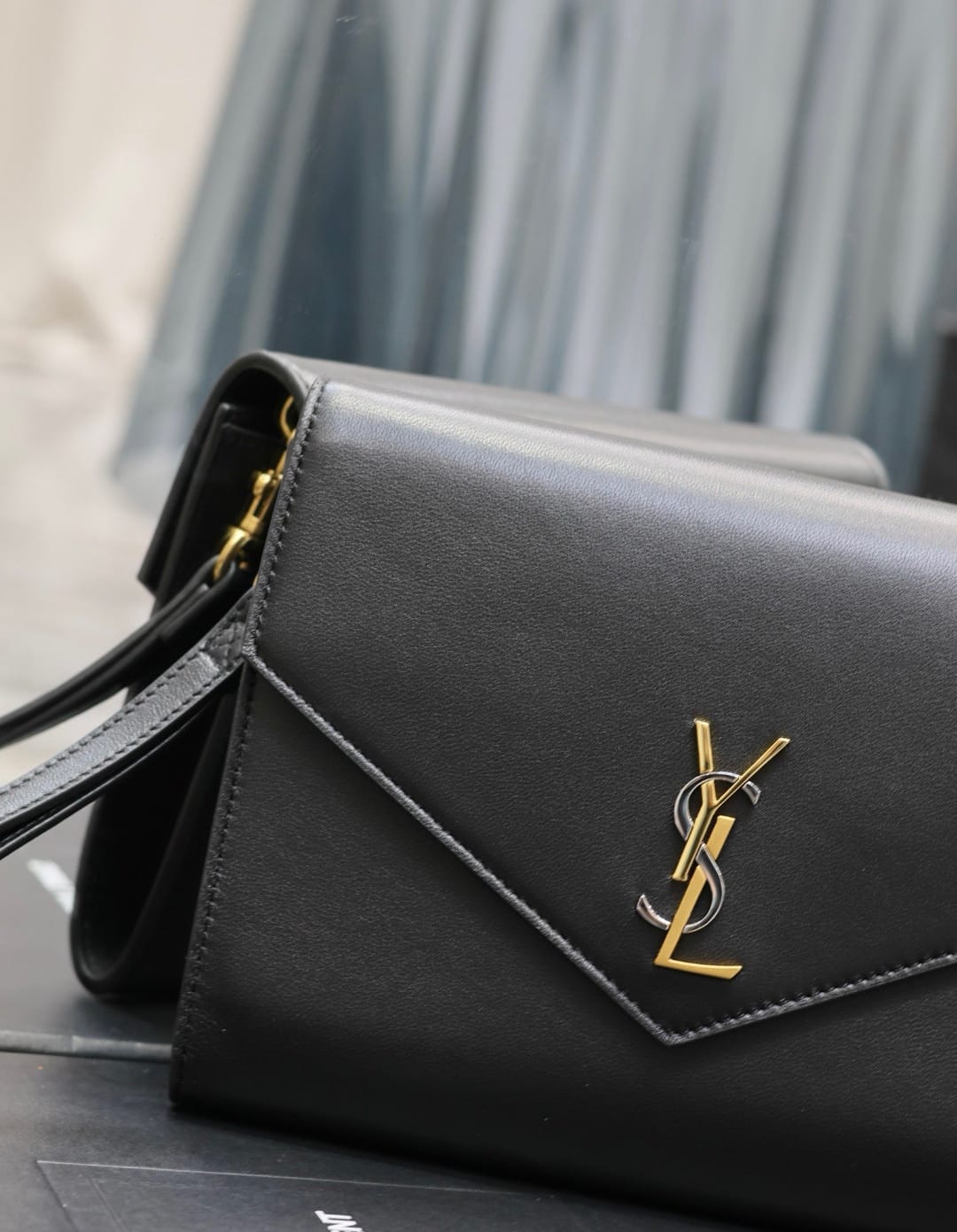 Bolso YSL Flat