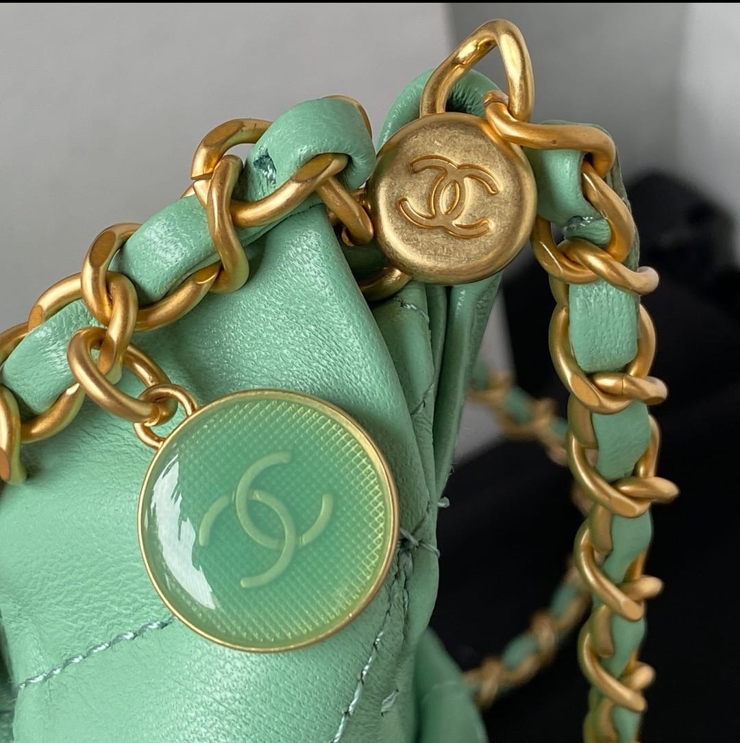 Bolso Chanel 22 Charms Verde