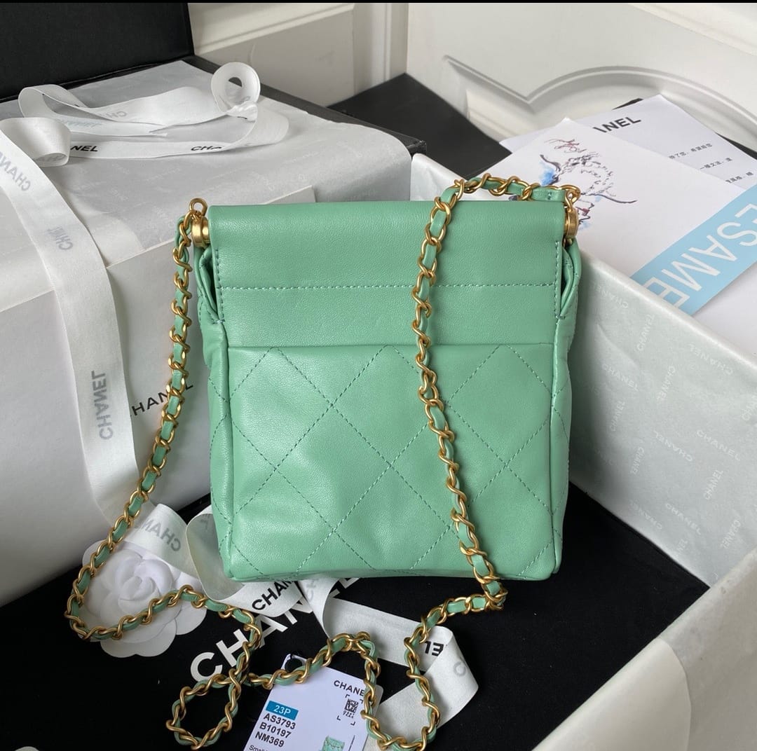 Bolso Chanel 22 Charms Verde