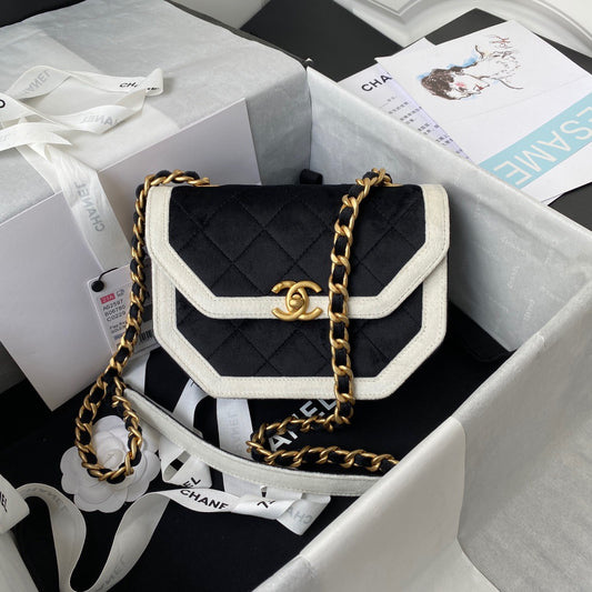 Chanel bolso Blanco y Negro