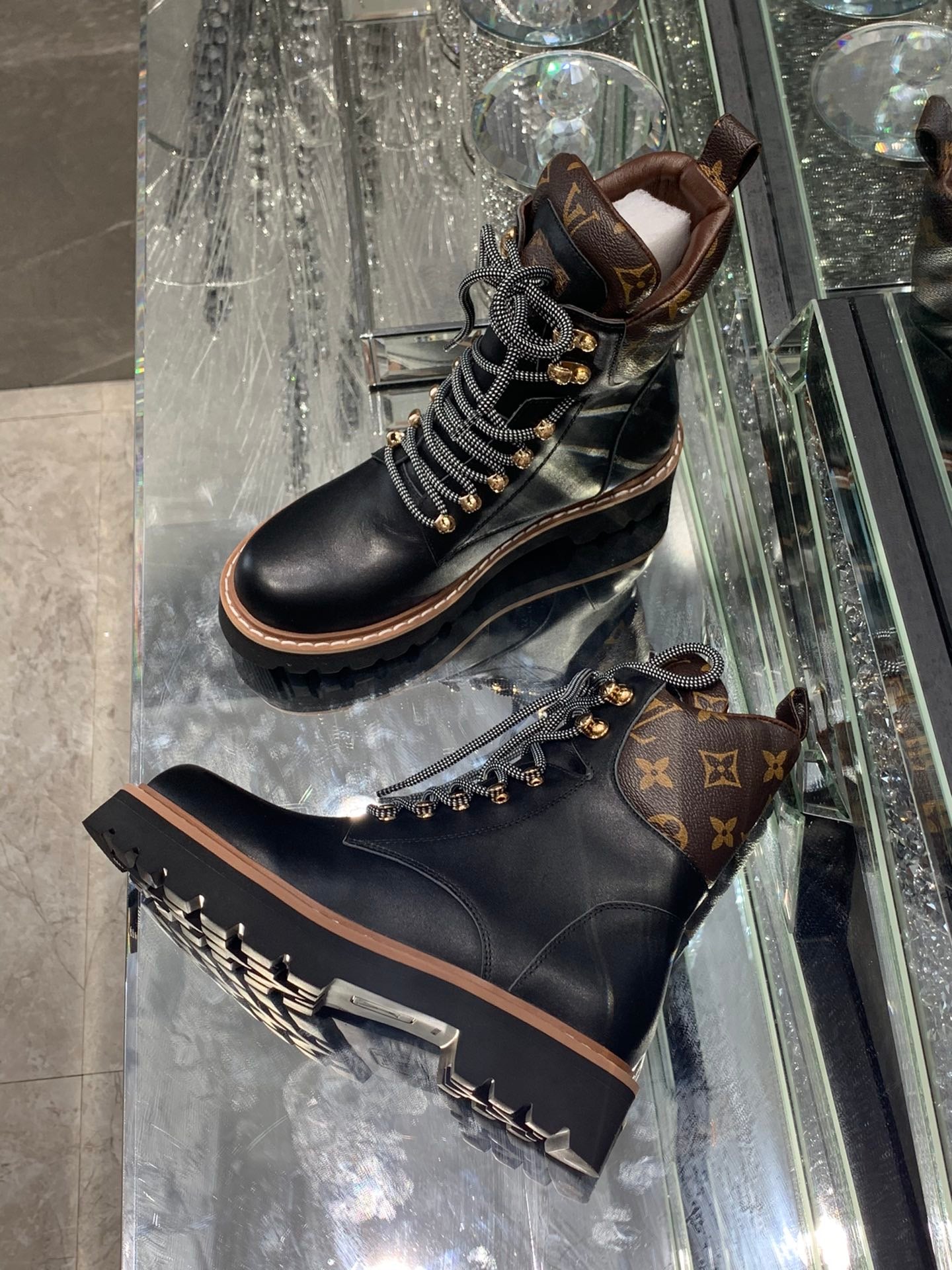 Botas Louis Vuitton – santelmodesigners