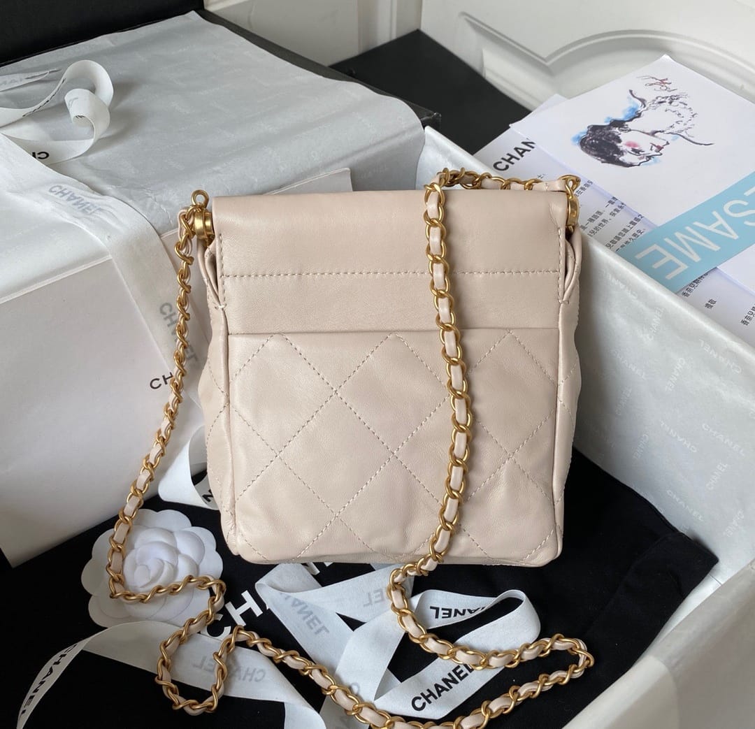 Bolso Chanel 22 Charms